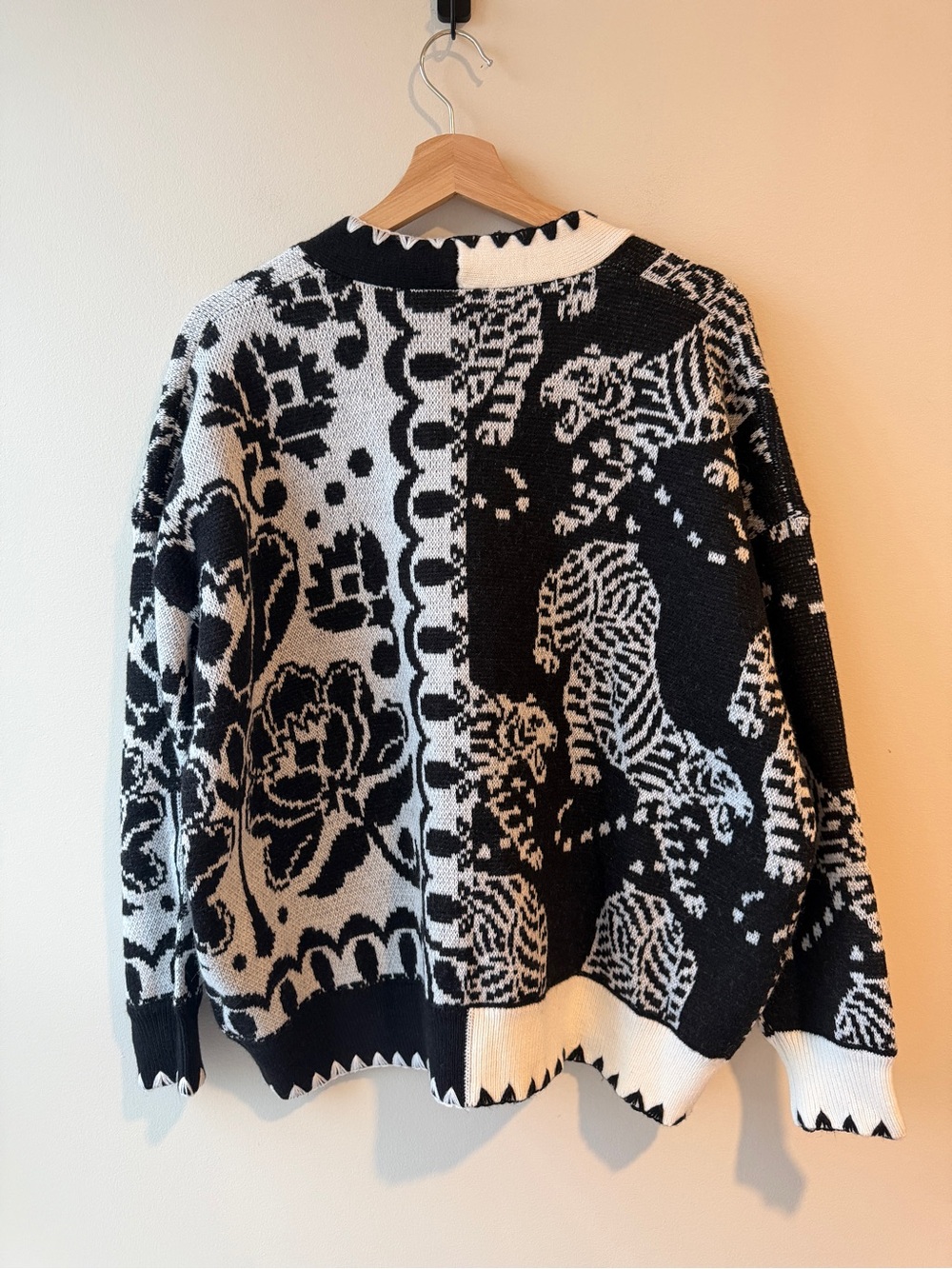 Farm Rio Black & White Mixed Striped Tigers Buttoned Knit Cardigan NWT - Picture 6 of 6